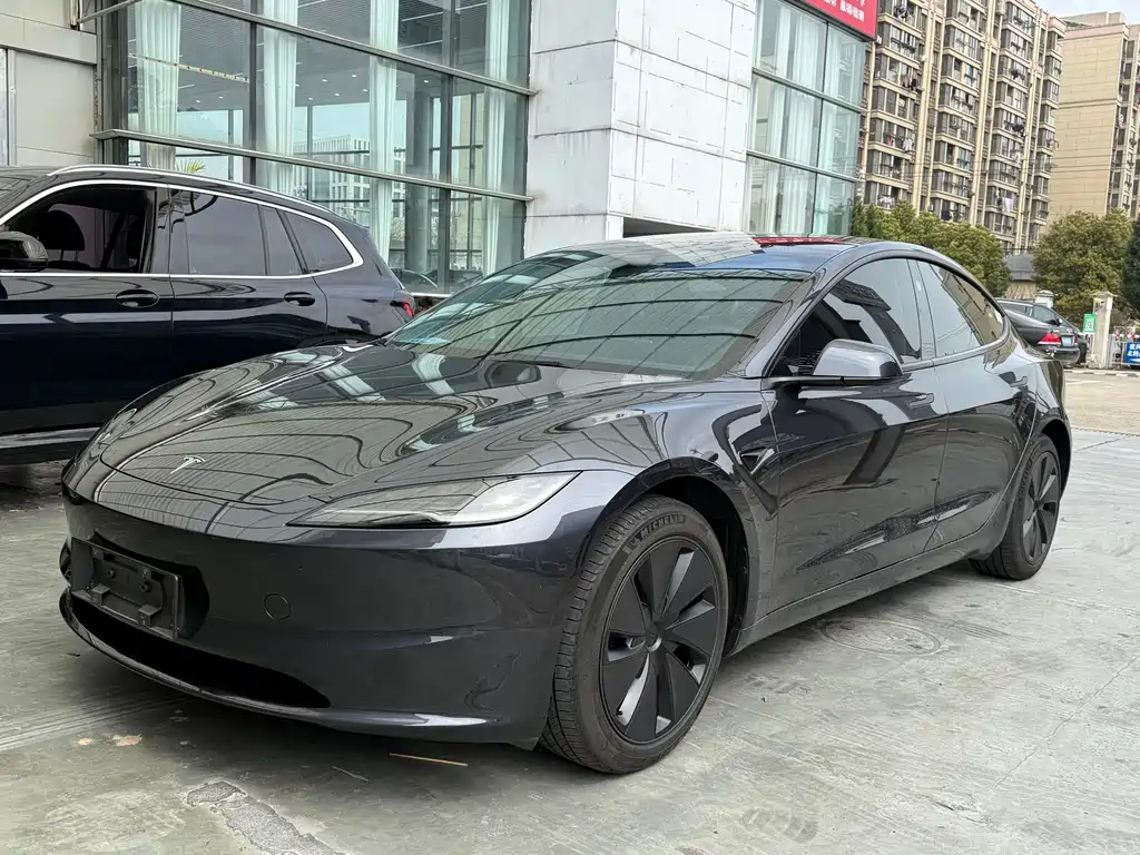 Tesla Model 3 2024
