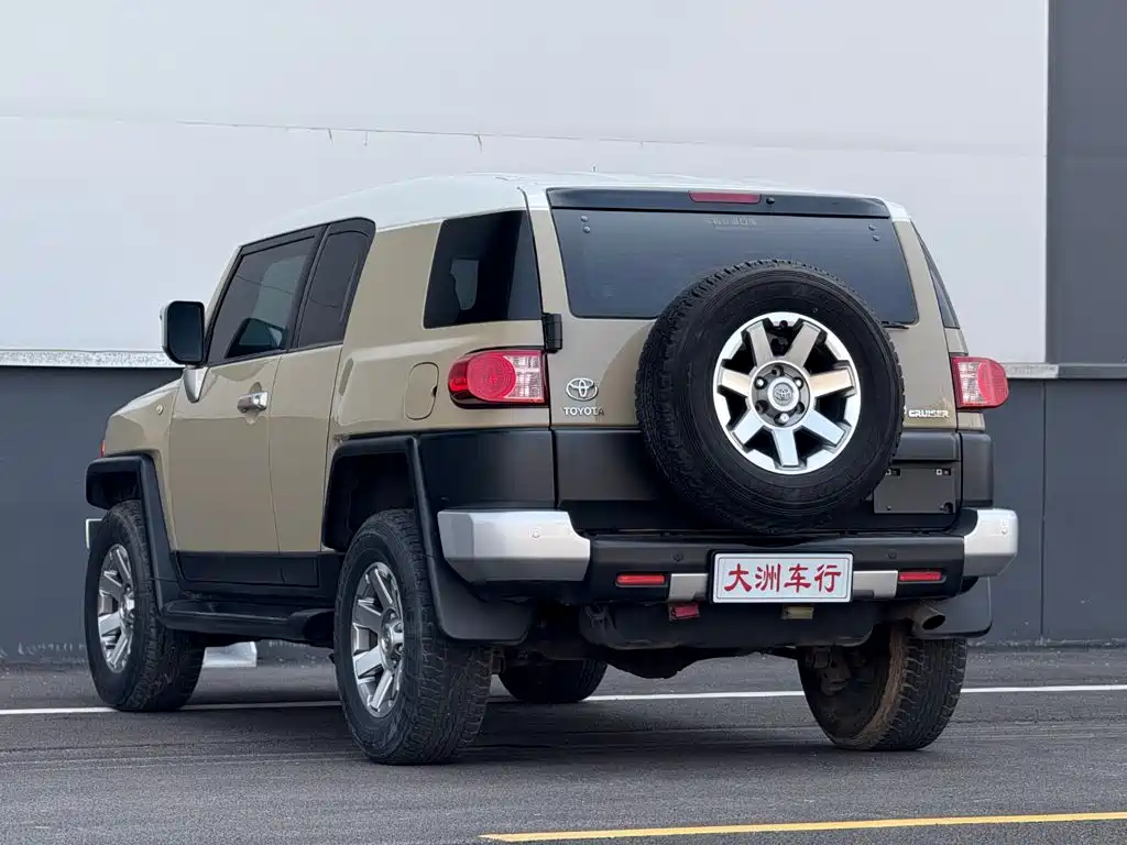 Toyota FJ Cruiser — миниатюра 7