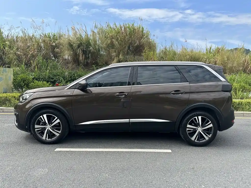 Peugeot 5008 2017 350THP 7 мест Elite
