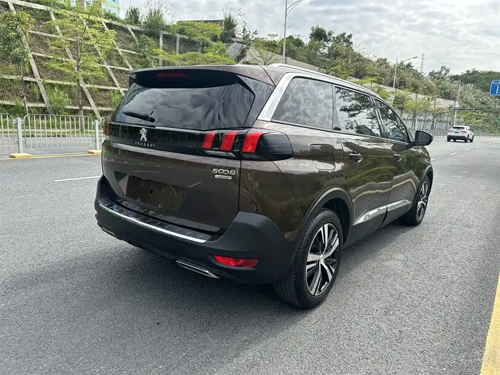 Peugeot 5008 2017 350THP 7 мест Elite