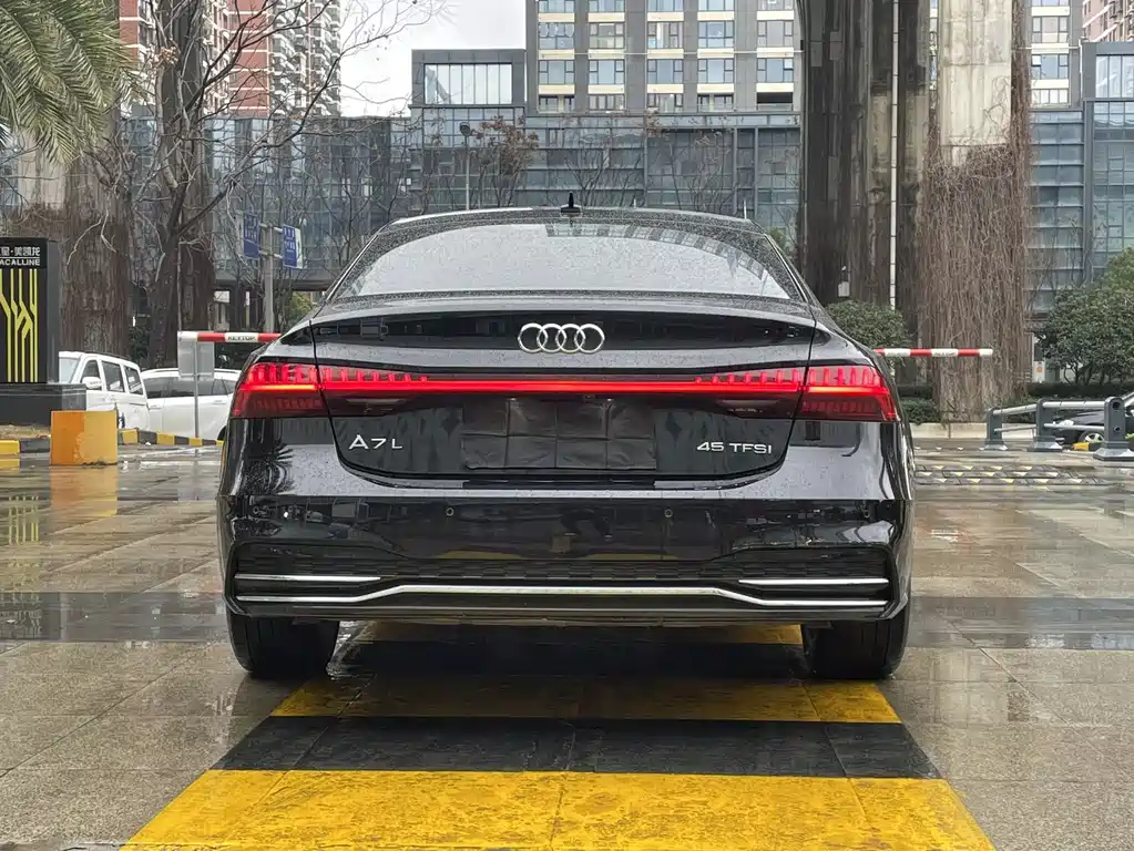 AUDI A7L