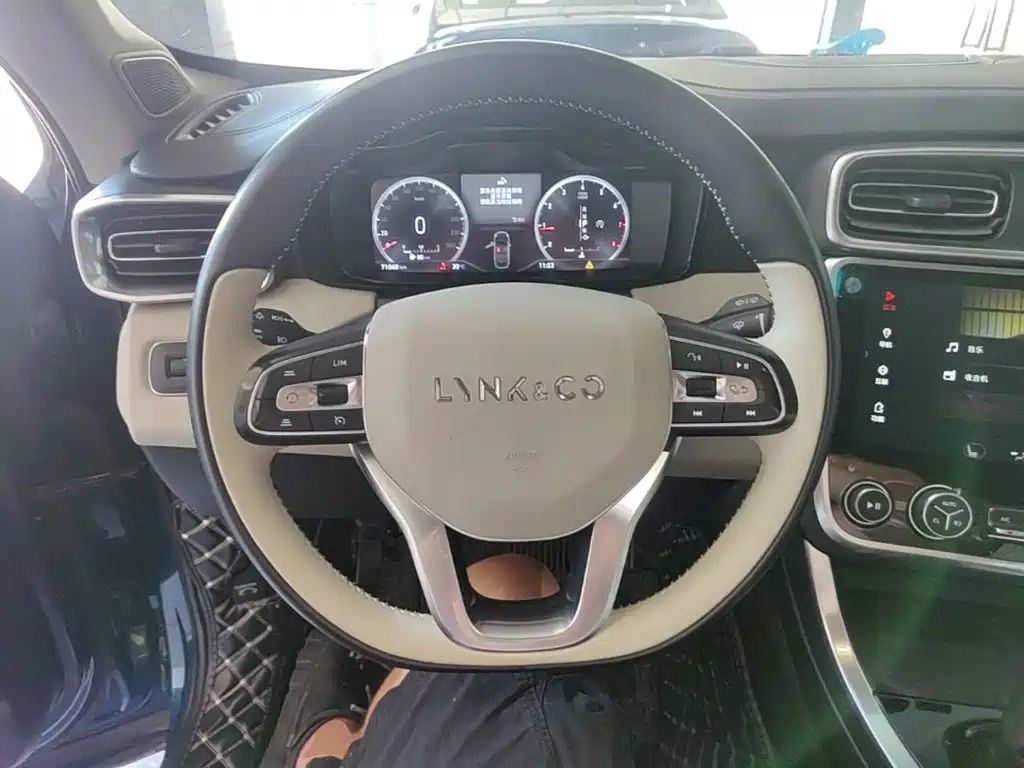 Lynk & Co 01 — миниатюра 11
