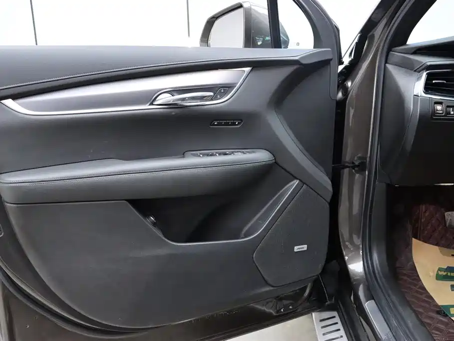 Cadillac XT6 2021 2.0T мест