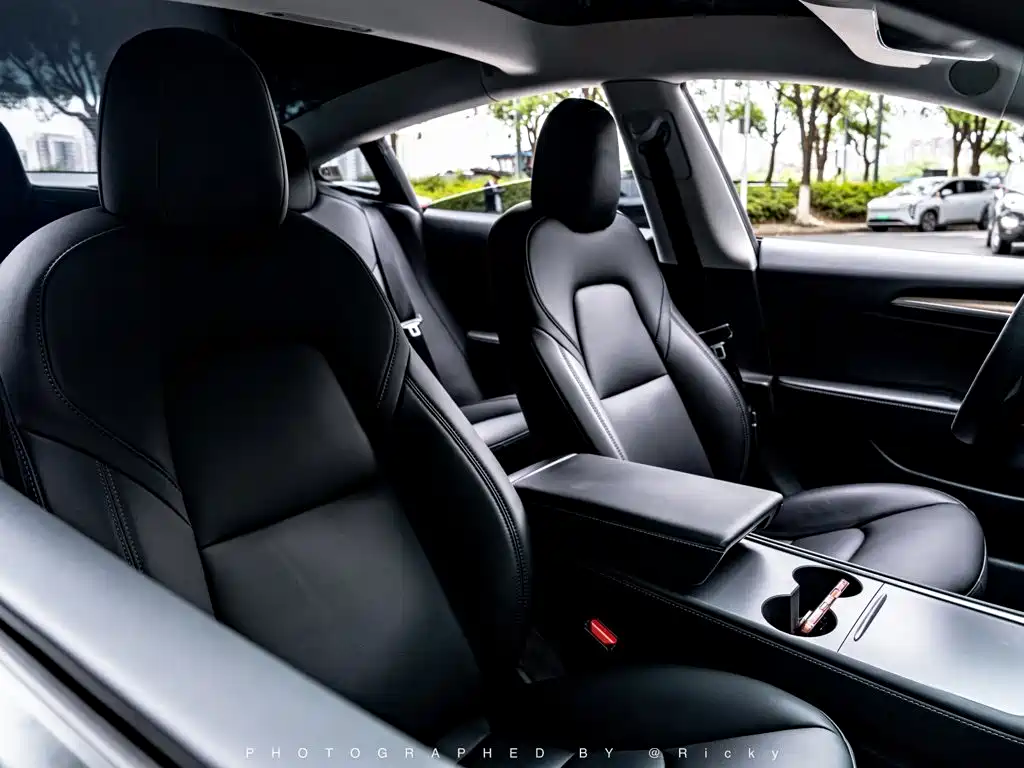 Tesla Model 3 — миниатюра 10