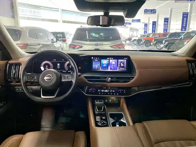 NISSAN EXPLORING THE LAND