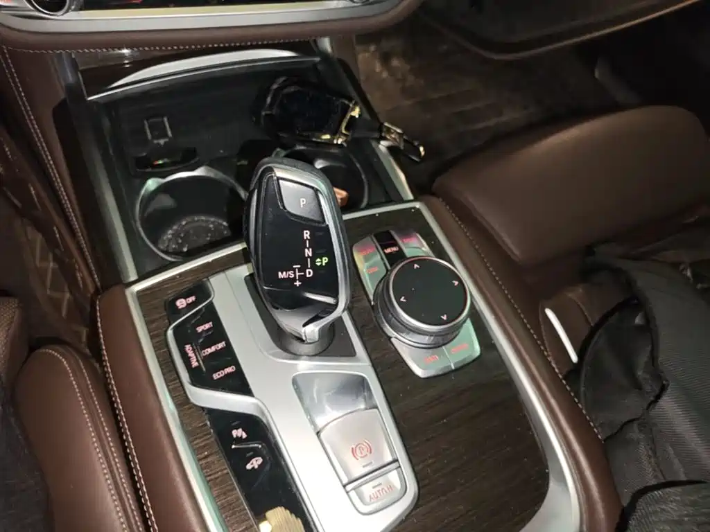 BMW 7 Series — миниатюра 14