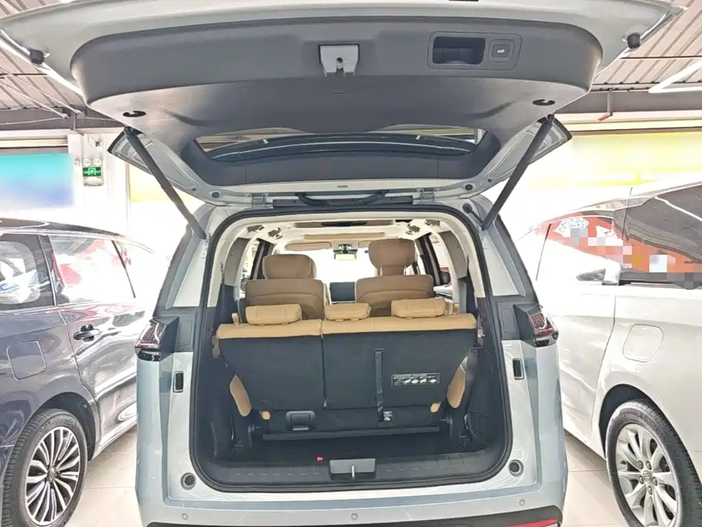 GAC Motor Trumpchi E8 PHEV — миниатюра 19