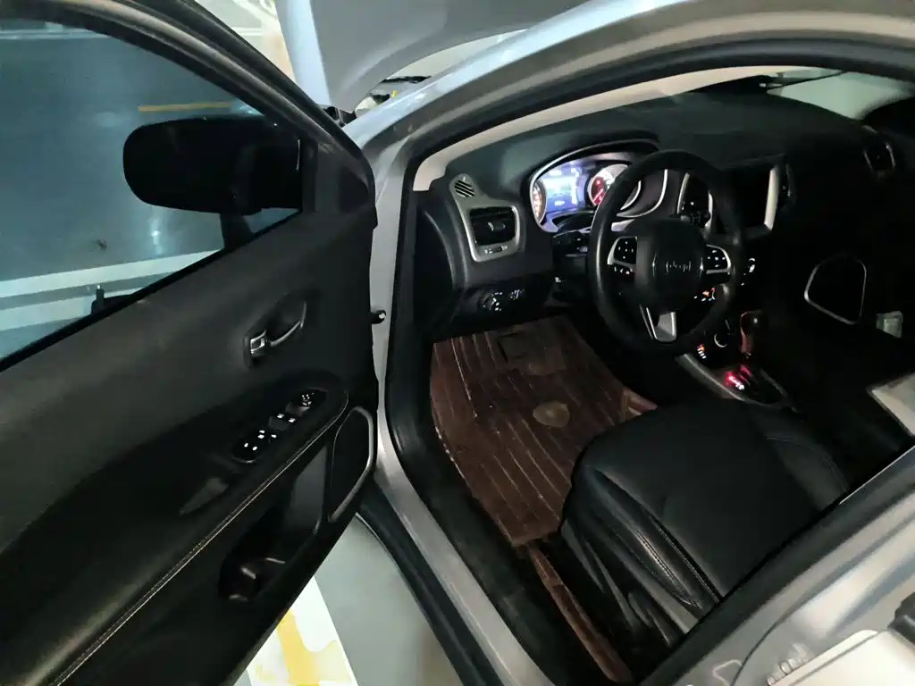 Jeep Compass — миниатюра 12