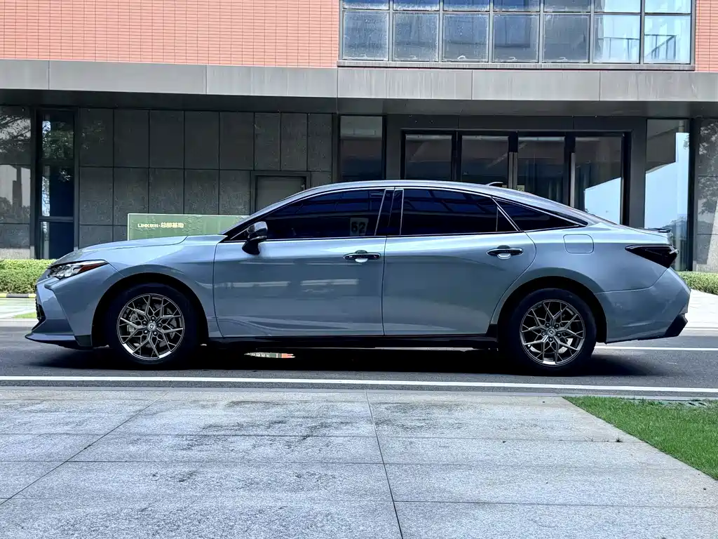 Toyota Avalon — миниатюра 9