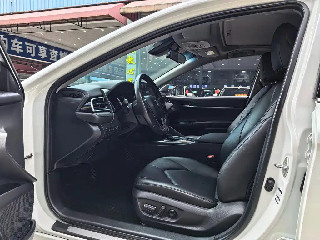 Toyota Camry — миниатюра 5