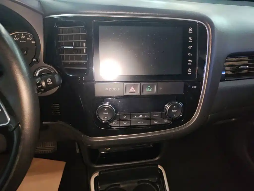 Mitsubishi Outlander — миниатюра 13