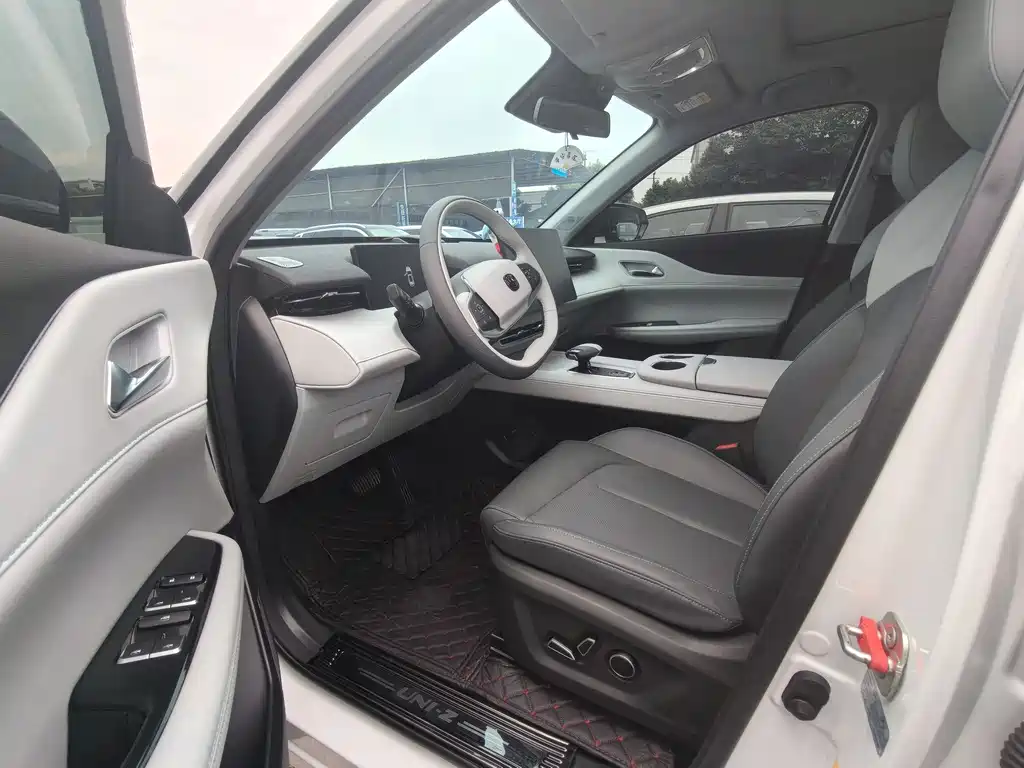 Changan UNI-Z 2025 1.5T