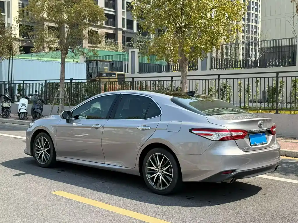 TOYOTA CAMRY