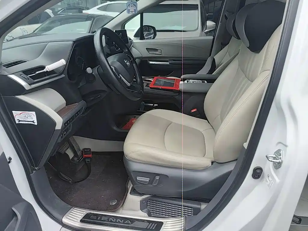 Toyota Sienna — миниатюра 15