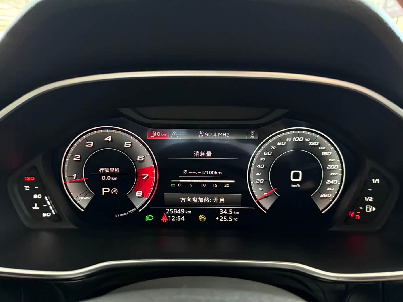 Audi Q3 1.4 л 2022 г. Серебристо-серый, пробег 25000 км