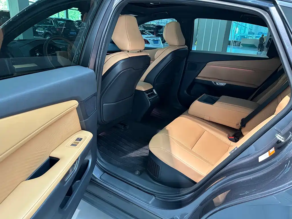 Lexus ES — миниатюра 9
