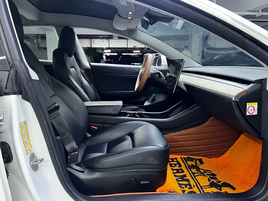 Tesla Model 3 — миниатюра 4