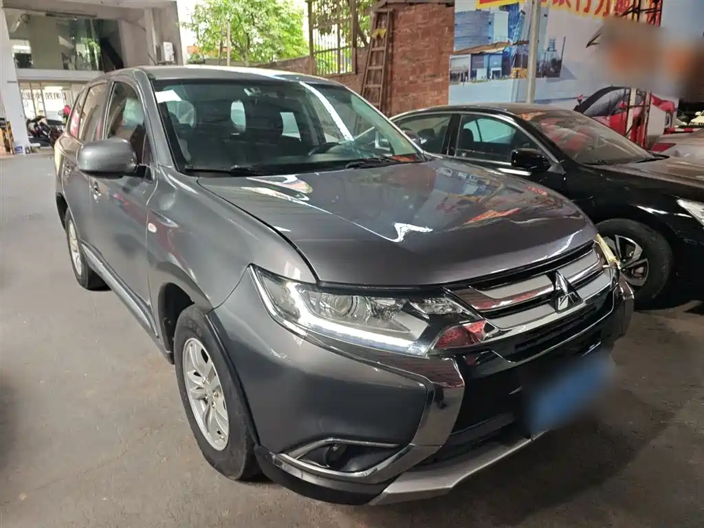 MITSUBISHI OUTLANDER