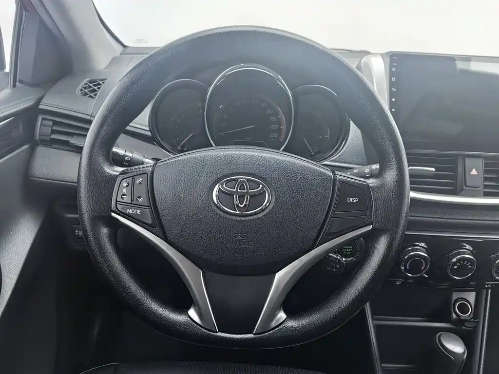 Toyota Yaris L 2022 — фото 11
