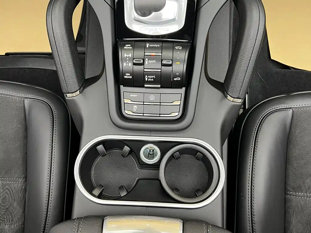 Porsche Cayenne — миниатюра 25