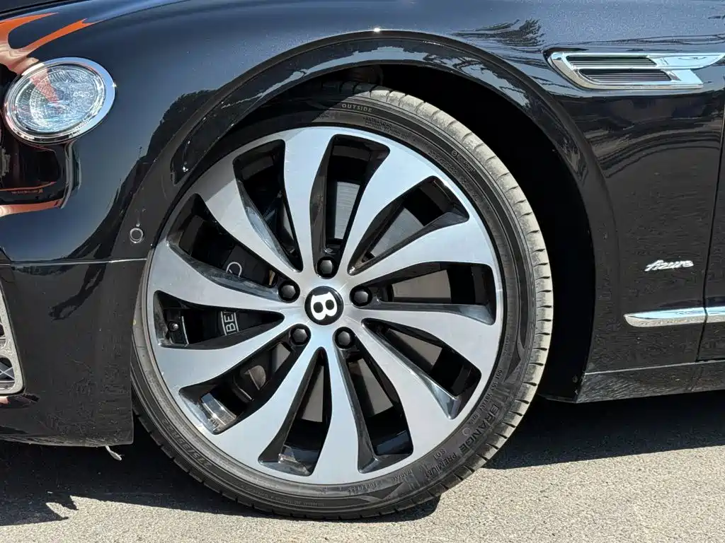 Bentley Flying Spur — миниатюра 32