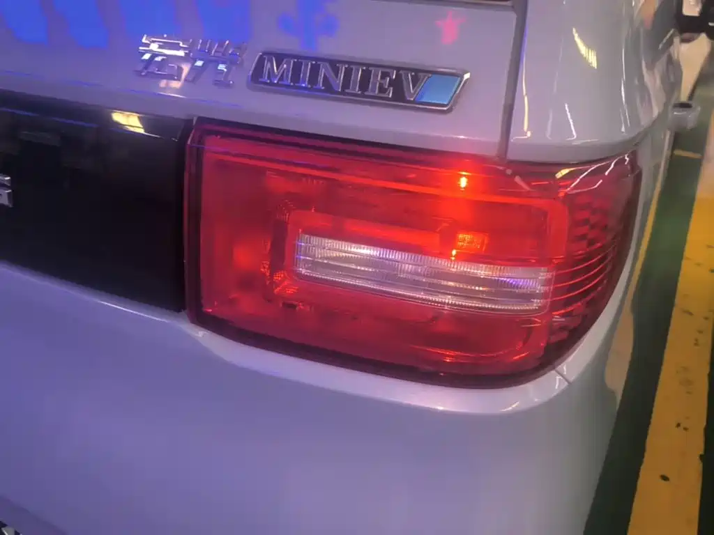 Wuling MINIEV — миниатюра 8