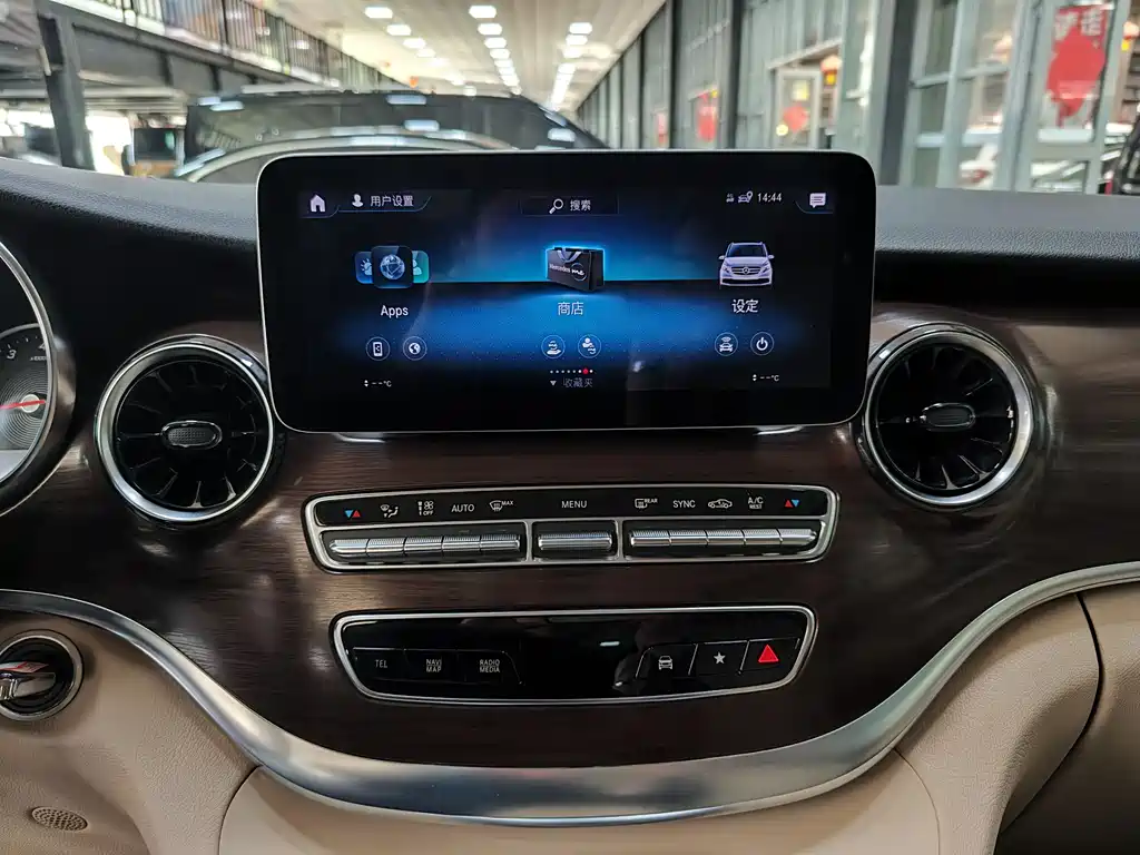 MERCEDES-BENZ V CLASS