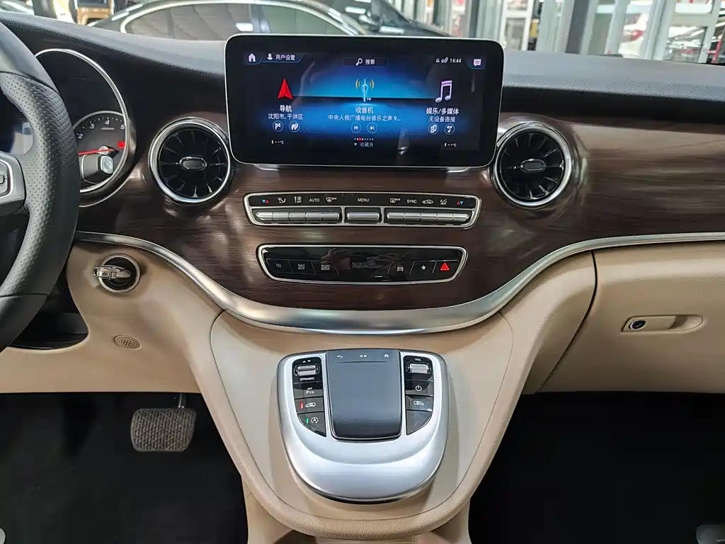 MERCEDES-BENZ V CLASS