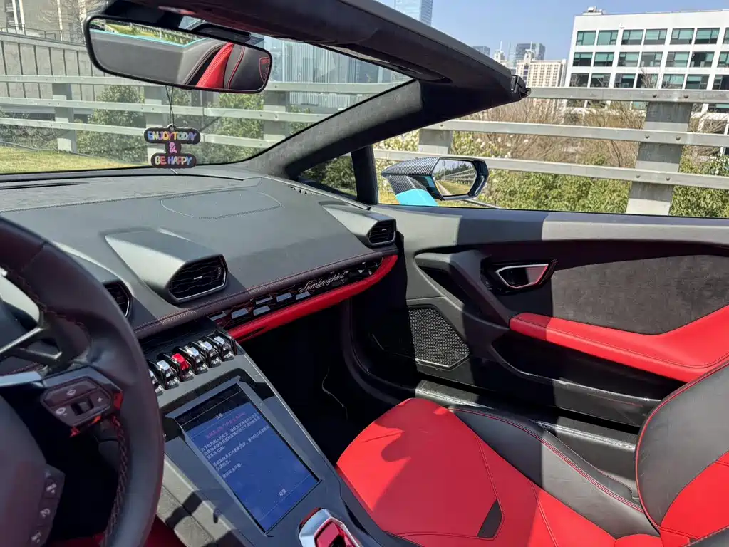 LAMBORGHINI HURACÁN