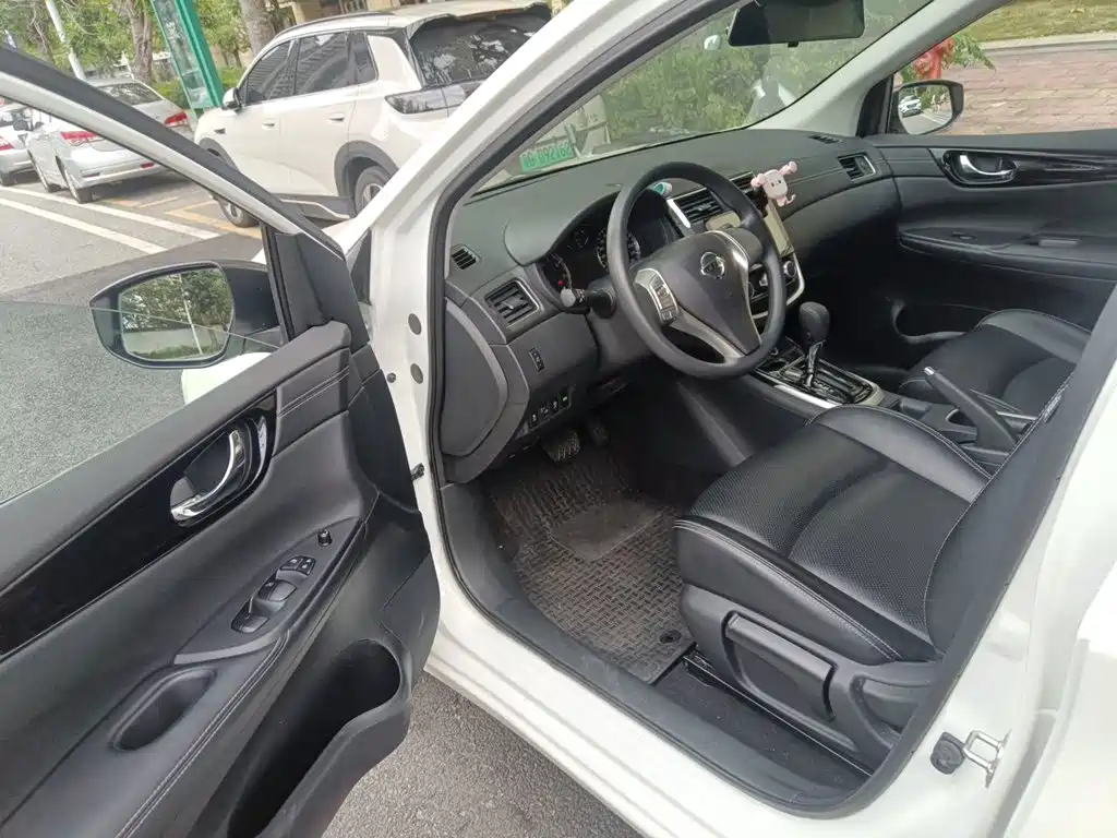 Nissan Tiida — миниатюра 14