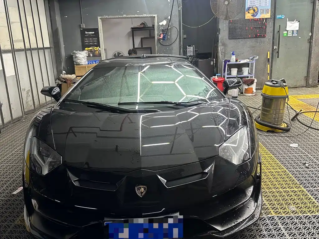 Lamborghini Aventador
