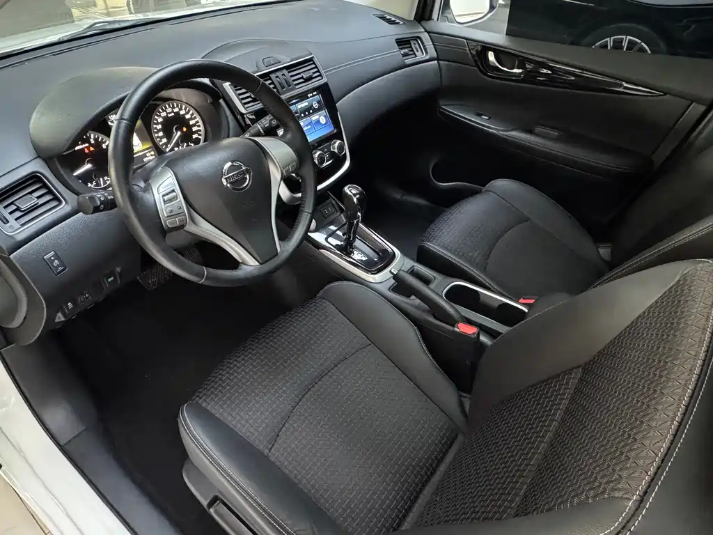 Nissan Tiida — миниатюра 5