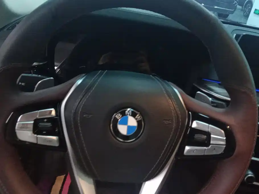 BMW 5 Series — миниатюра 15