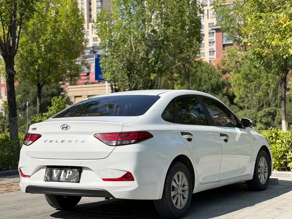 Hyundai Elantra — миниатюра 6