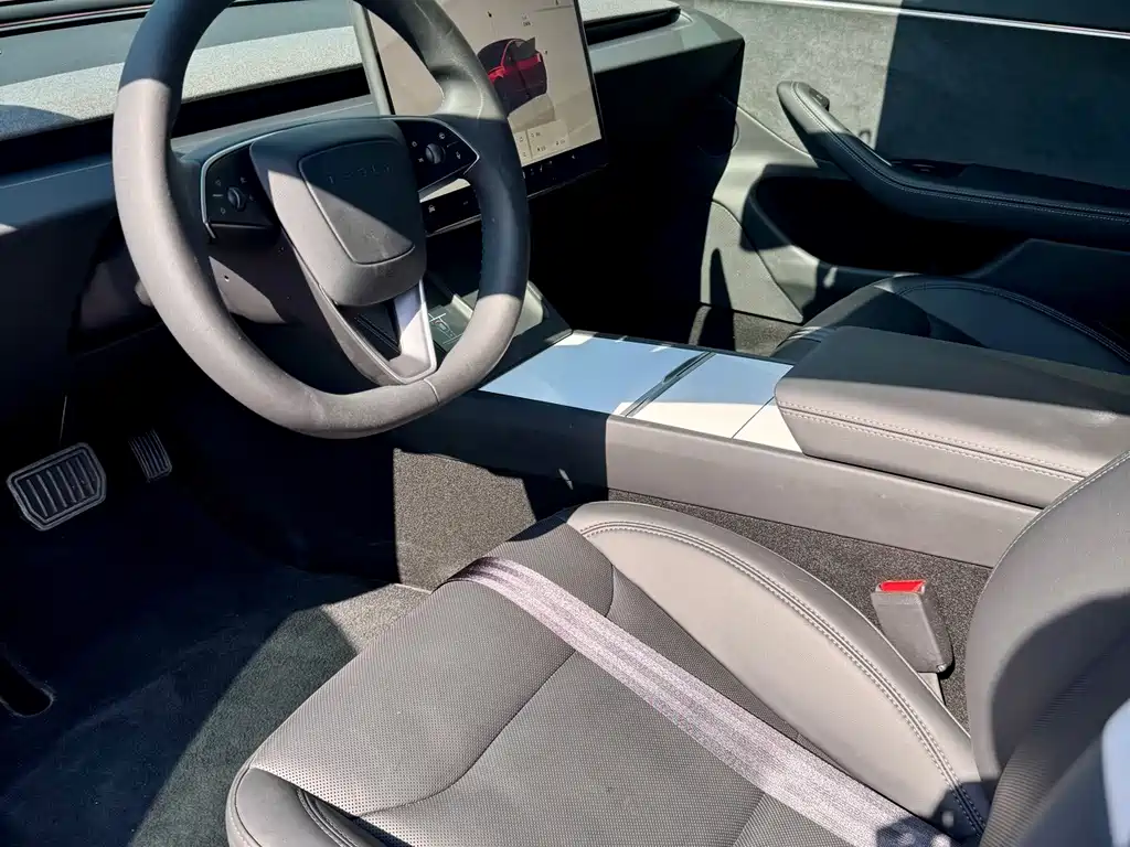 Tesla Model 3 — миниатюра 9