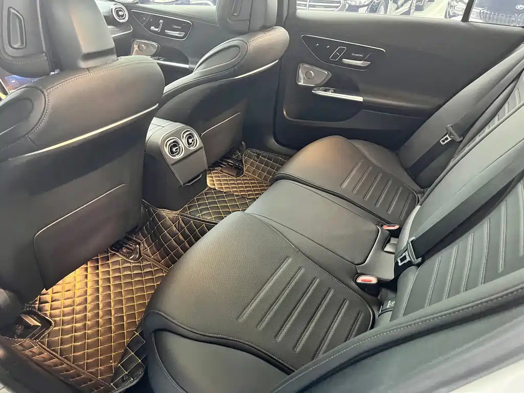 Mercedes-Benz C-Class — миниатюра 11