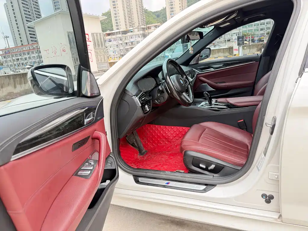 BMW 5 Series — миниатюра 4