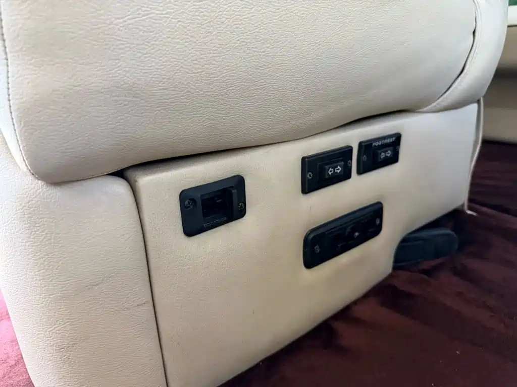 GMC Savana — миниатюра 14