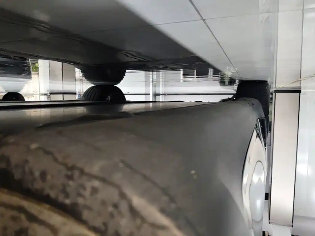 Tesla Model Y — миниатюра 21