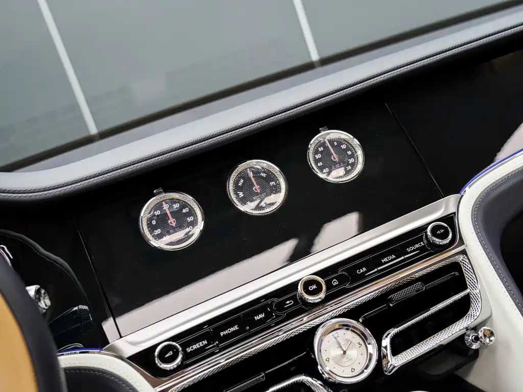 Bentley Flying Spur PHEV — миниатюра 24