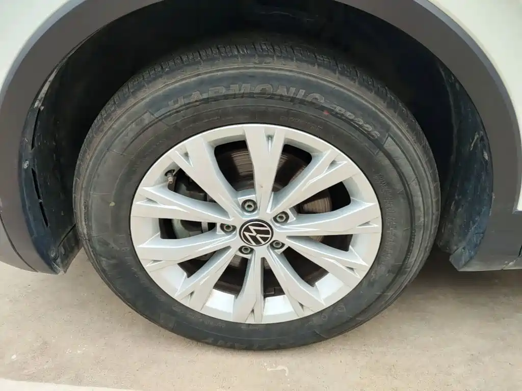 Volkswagen Tiguan L — миниатюра 23