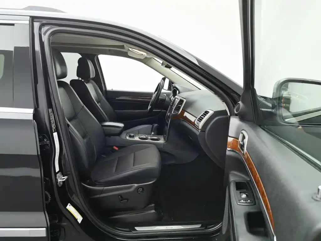 Jeep Grand Cherokee (Import) — миниатюра 23