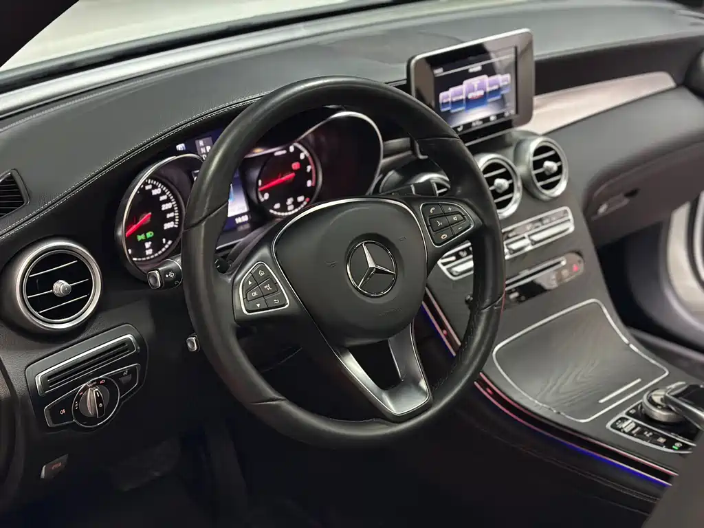 MERCEDES-BENZ GLC