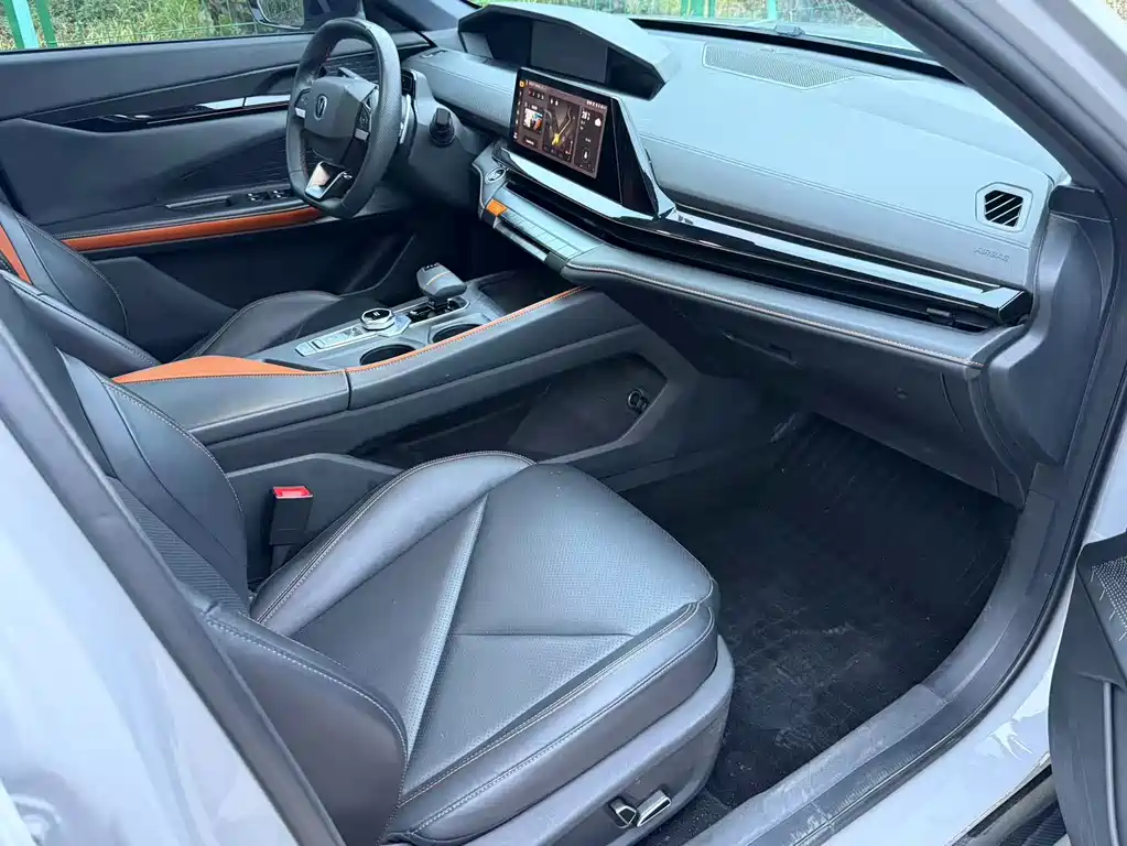 Changan UNI-V 2022 1.5T Luxury