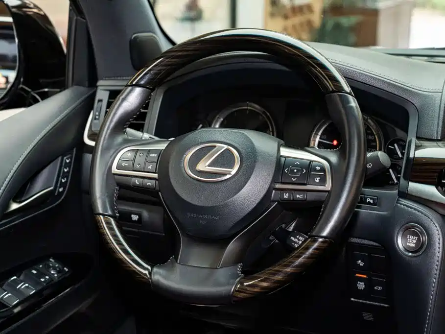 Lexus LX — миниатюра 12