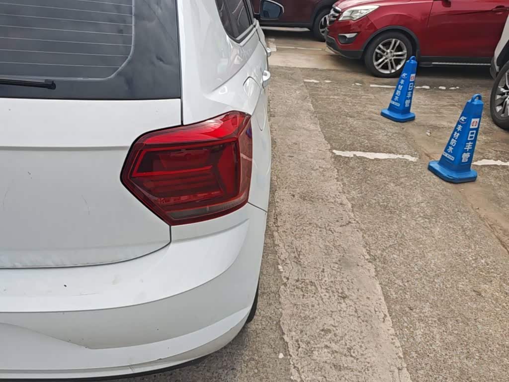 Volkswagen Polo 1.5 л 2023 г. Белый, пробег 17600 км