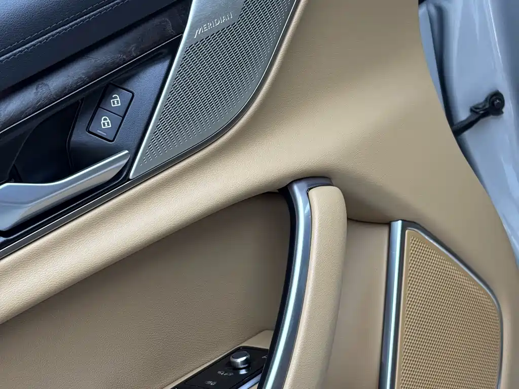 Jaguar XFL — миниатюра 12
