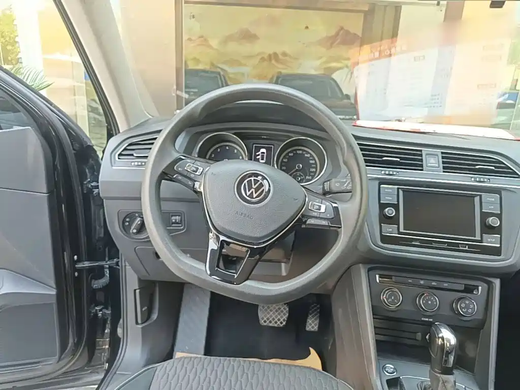 Volkswagen Tiguan L — миниатюра 11