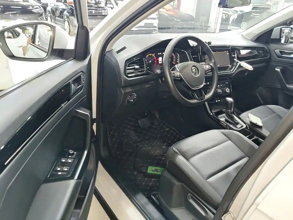 Volkswagen T-Roc — миниатюра 16