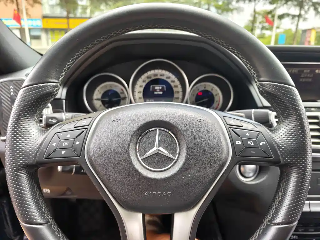 Mercedes-Benz E-Class — миниатюра 11